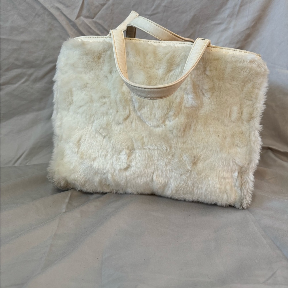 Fuad fur, white bag